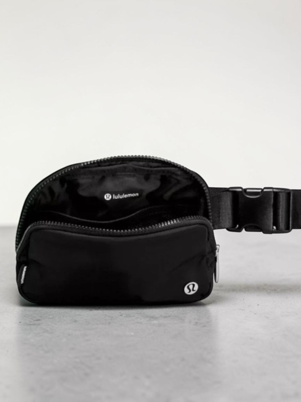 LULULEMON Everywhere Belt Bag – Black 1L, Extended Strap, NWT - Picture 4 of 11